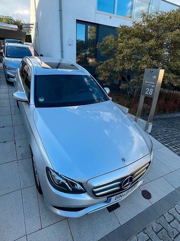 Silber Gebraucht 2020 Mercedes E300 Kombi | 26.190 € (Superpreis) - Bild 1/4