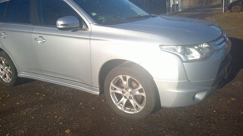 Gebraucht Mitsubishi Outlander Plus 150 PS (110 kW) 2014 Silber SUV