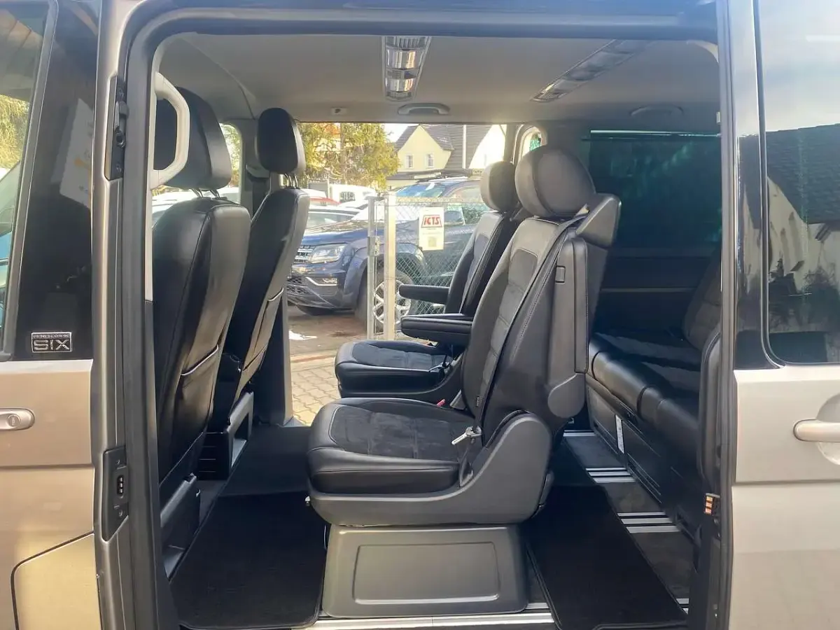 Gebraucht VW Multivan Generation Six 204 PS (150 kW) 2018 Mojave beige metallic Van / Kleinbus