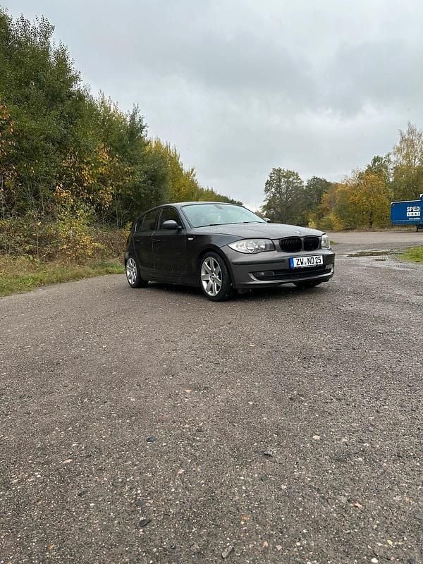 Grau Gebraucht 2007 BMW 116 Kleinwagen | 1.000 € (Superpreis) - Bild 1/4
