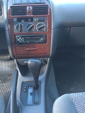 Gebraucht Toyota Avensis 128 PS (94 kW) 1998 Silber Kleinwagen
