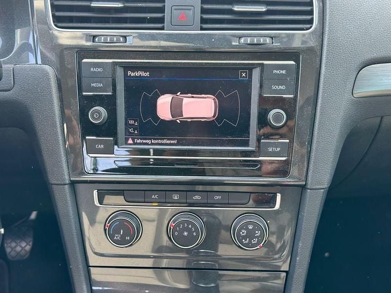 Gebraucht VW Golf VII Comfortline 131 PS (96 kW) 2018 Grau Limousine