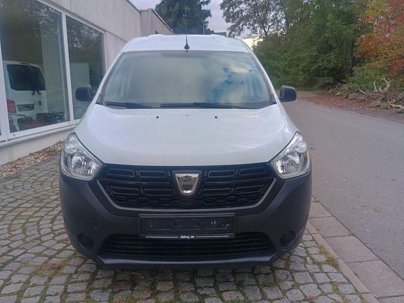 Weiß Gebraucht 2021 Dacia Dokker Van | 6.900 € (Guter Preis) - Bild 1/4