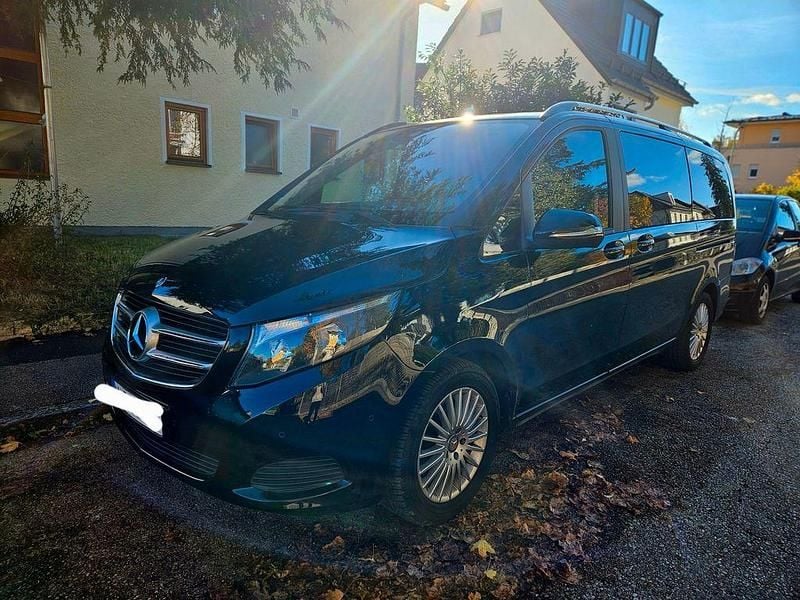 Schwarz Gebraucht 2014 Mercedes V220 Van / Kleinbus | 24.999 € - Bild 1/4