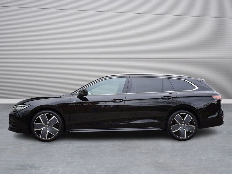 Gebraucht VW Passat R-line 150 PS (110 kW) 2024 Andere farbe Kombi