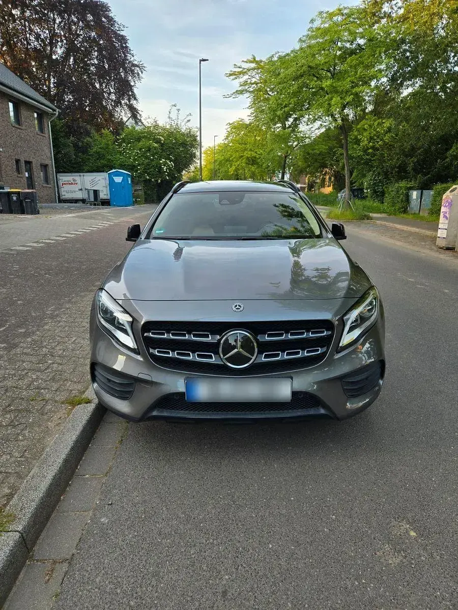 Gebraucht Mercedes GLA220 170 PS (125 kW) 2019 Grau SUV