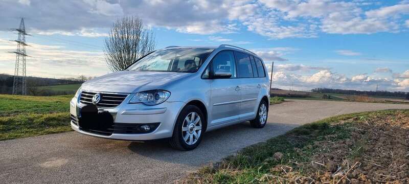 Silber Gebraucht 2010 VW Touran Highline Van / Kleinbus | 5.300 € (Superpreis) - Bild 1/4