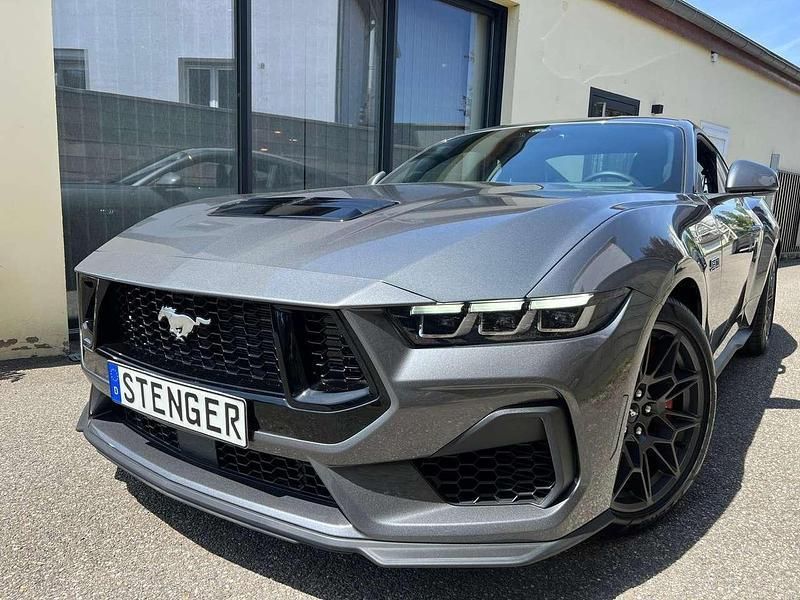 Carbonized gray/asher gray Gebraucht 2024 Ford Mustang GT Coupé | 59.490 € (Fairer Preis) - Bild 1/2