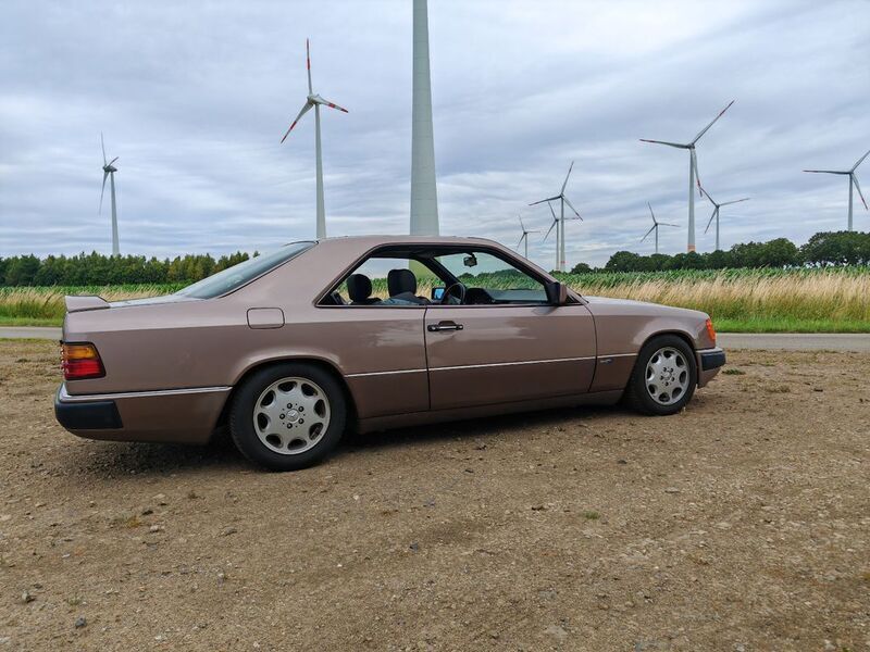 Gold Gebraucht 1992 Mercedes 220 Coupé | 13.579 € - Bild 1/4