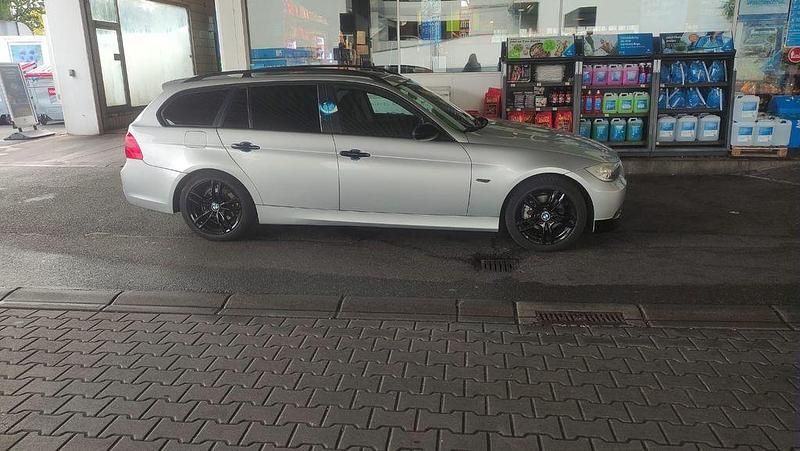 Grau Gebraucht 2006 BMW 320 Performance Kombi | 3.200 € (Superpreis) - Bild 1/4