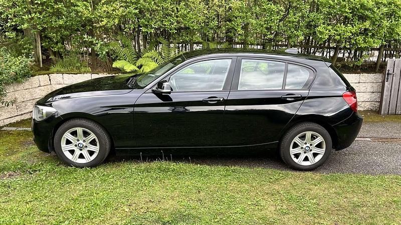 Schwarz Gebraucht 2013 BMW 116 Kleinwagen | 6.599 € (Guter Preis) - Bild 1/4