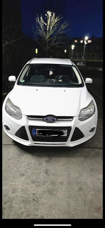 Weiß Gebraucht 2012 Ford Focus Kombi | 4.300 € (Superpreis) - Bild 1/4