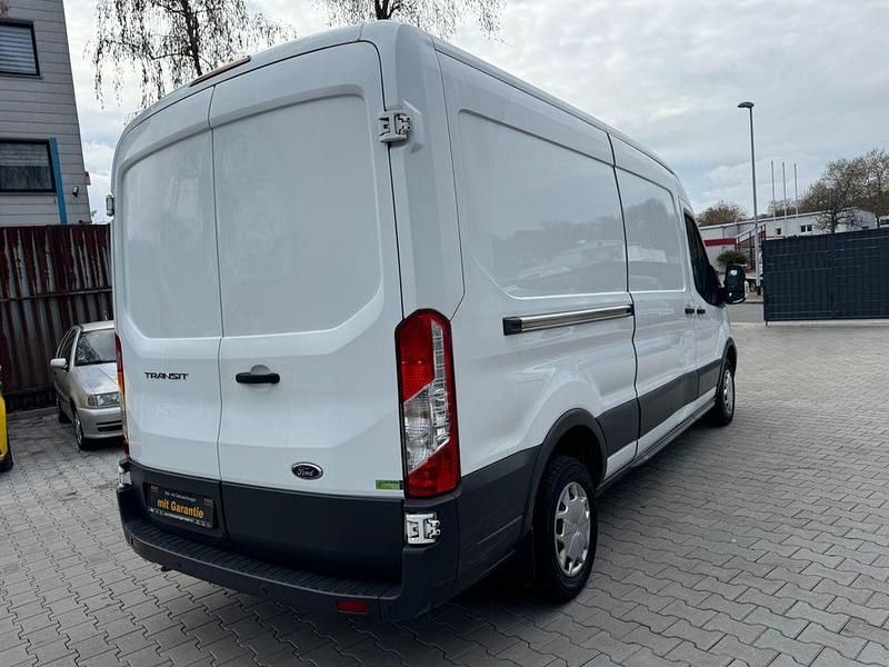 Gebraucht Ford Transit Trend 131 PS (96 kW) 2018 Weiß Van / Kleinbus