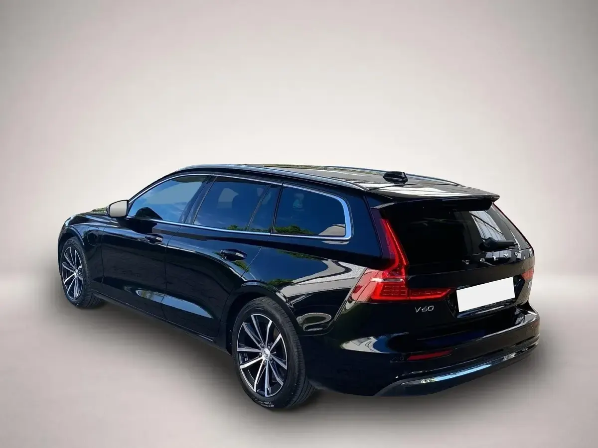 Gebraucht Volvo V60 Core 455 PS (334 kW) 2023 Manufacturer Kombi
