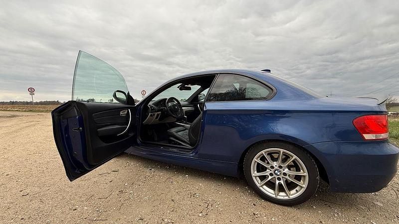 Second-hand BMW 120 Performance 177 CP (130 kW) 2011 Albastru Hatchback