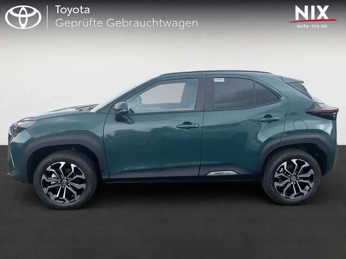 Neu Toyota Yaris Cross 131 PS (96 kW) 2026 Everrest green SUV