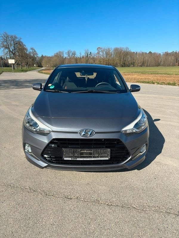 Gebraucht Hyundai i20 101 PS (74 kW) 2016 Grau Coupé