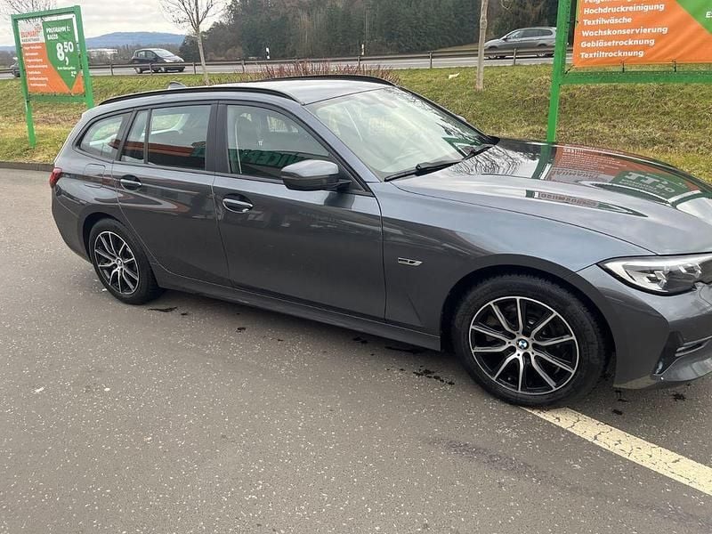 Gebraucht BMW 320e Advantage 204 PS (150 kW) 2022 Grau Kombi