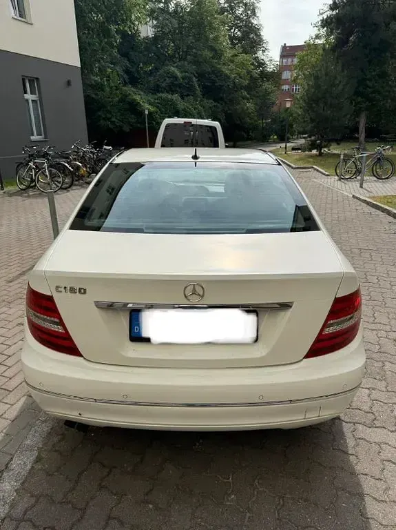Gebraucht Mercedes C180 156 PS (114 kW) 2012 Weiß Limousine