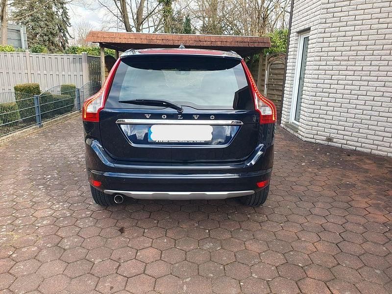 Gebraucht Volvo XC60 Momentum 150 PS (110 kW) 2016 Blau SUV