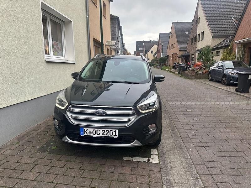 Grün Gebraucht 2018 Ford Kuga Cool & Connect SUV | 10.000 € (Superpreis) - Bild 1/4