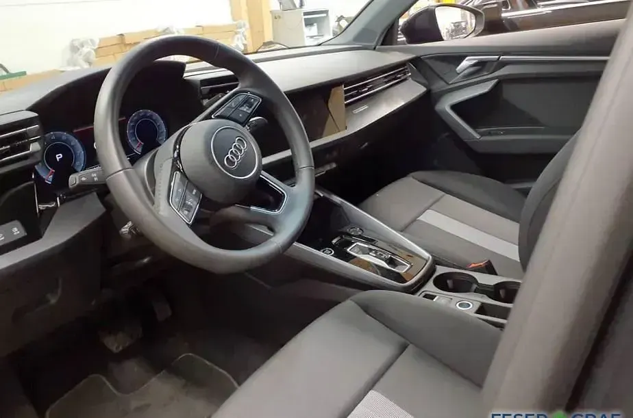 Second-hand Audi A3 Advanced Plus 150 CP (110 kW) 2025 Gri Berlinǎ