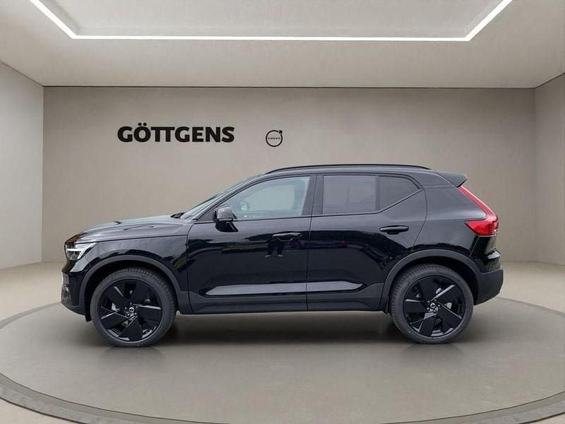 Neu Volvo XC40 Plus 163 PS (119 kW) 2025 Schwarz SUV