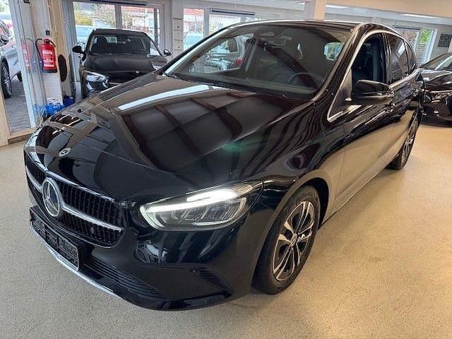 Gebraucht Mercedes B180 Progressive 136 PS (100 kW) 2024 Kosmosschwarz metallic Kleinwagen