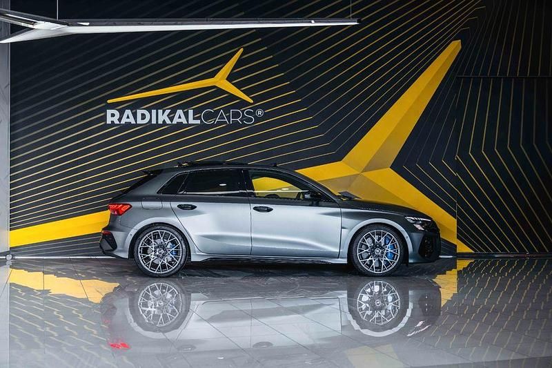 Gebraucht Audi RS3 Sport 407 PS (299 kW) 2023 Grau Limousine