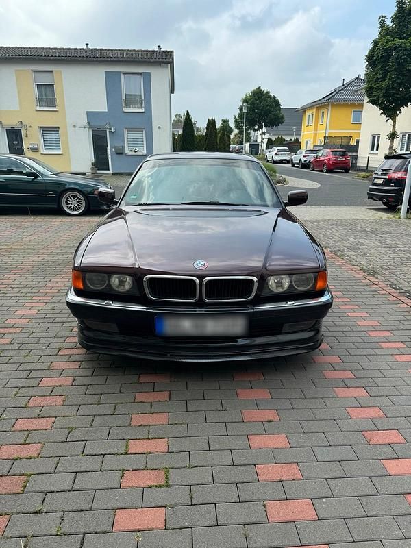 Schwarz Gebraucht 1995 BMW 740 Limousine | 9.300 € - Bild 1/4