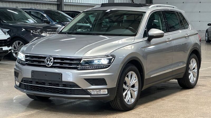 Grau Gebraucht 2017 VW Tiguan Allspace Comfortline SUV | 18.900 € - Bild 1/4