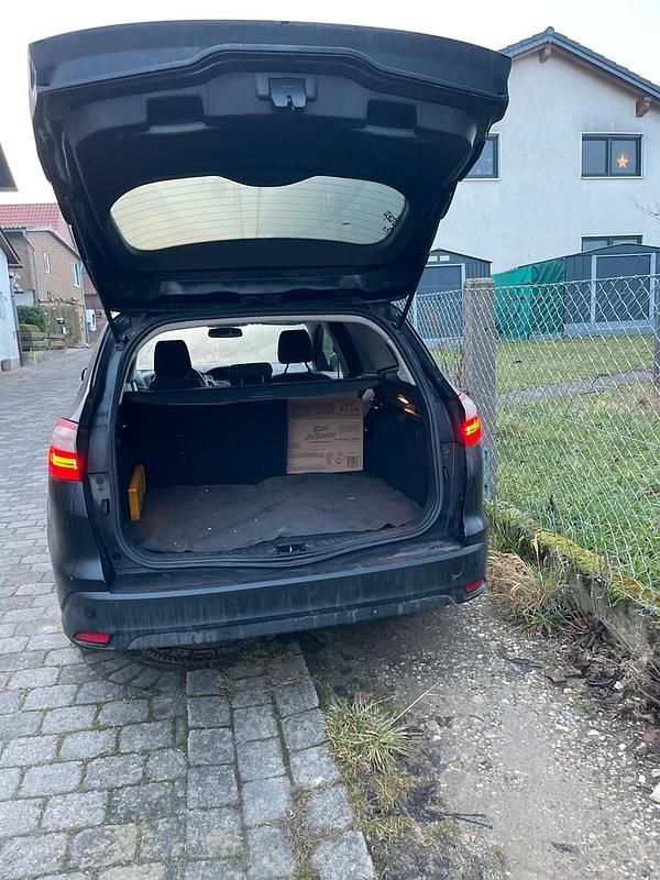 Gebraucht Ford Focus 115 PS (84 kW) 2014 Schwarz Limousine