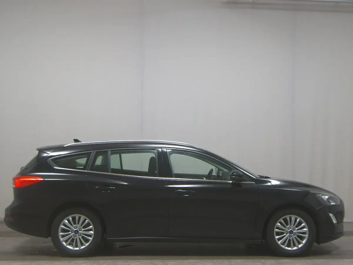 Second-hand Ford Focus Titanium 125 CP (91 kW) 2021 Negru Berlinǎ