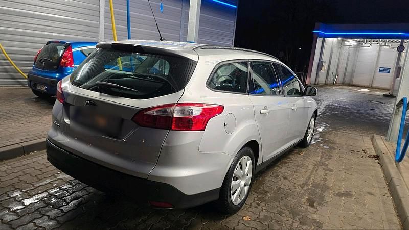 Usata Ford Focus 105 CV (77 kW) 2012 Argento Station wagon