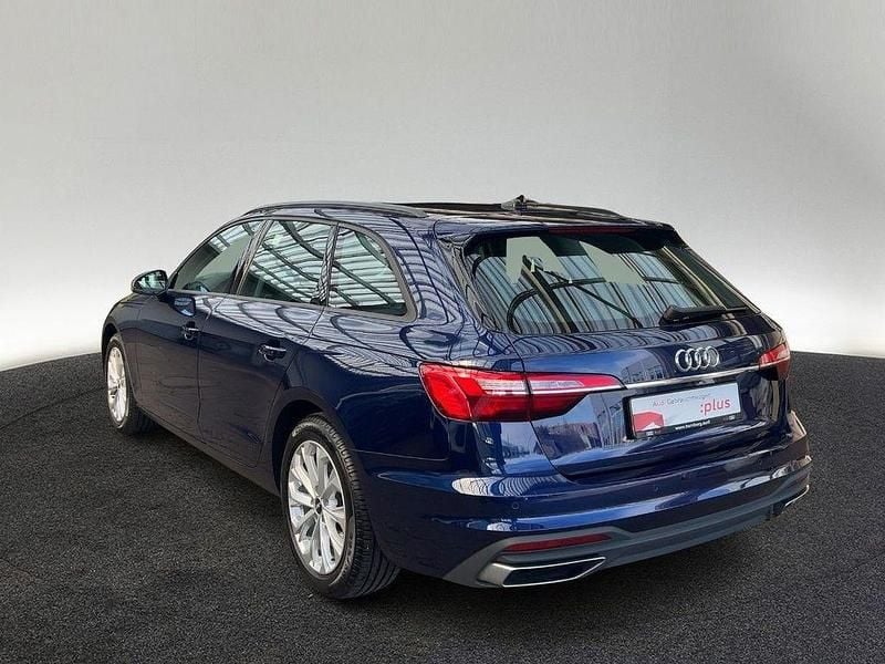 Gebraucht Audi A4 Basis 204 PS (150 kW) 2023 Navarrablau metallic Kombi