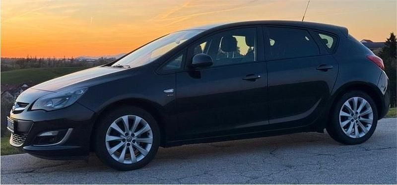Gebraucht Opel Astra Active 140 PS (102 kW) 2013 Schwarz Kleinwagen