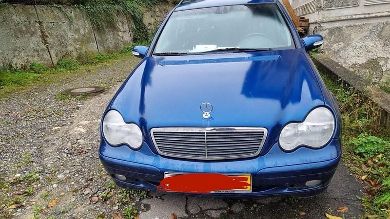 Blau Gebraucht 2002 Mercedes C220 Limousine | 2.500 € (Fairer Preis) - Bild 1/4