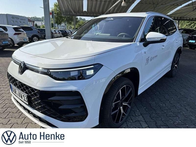Pure white (weiß) Gebraucht 2025 VW Tayron R-line Plus SUV | 59.999 € (Fairer Preis) - Bild 1/4