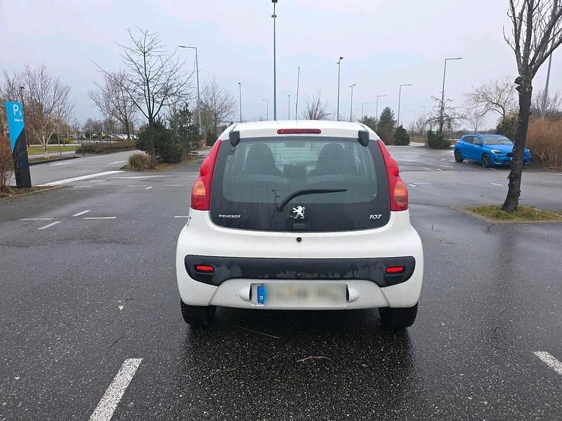 Gebraucht Peugeot 107 68 PS (50 kW) 2010 Weiß Kleinwagen