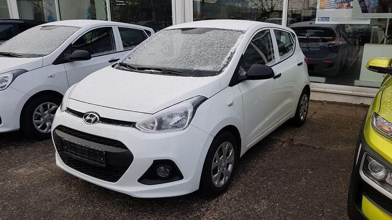 Weiß Gebraucht 2016 Hyundai i10 Classic Kleinwagen | 5.300 € (Guter Preis) - Bild 1/4