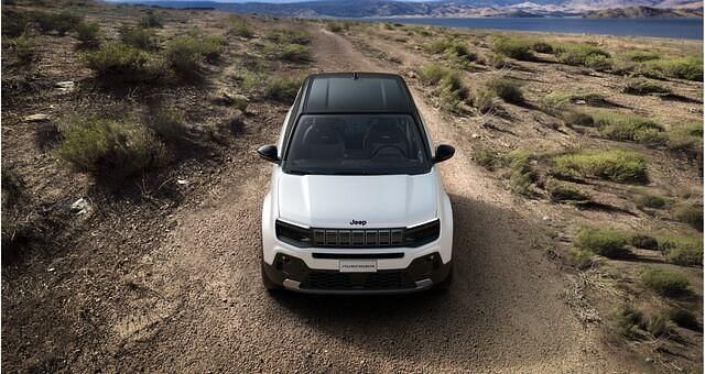 Neu Jeep Avenger 110 PS (80 kW) 2026 Weiß (snow white mit dach in volcano black) SUV