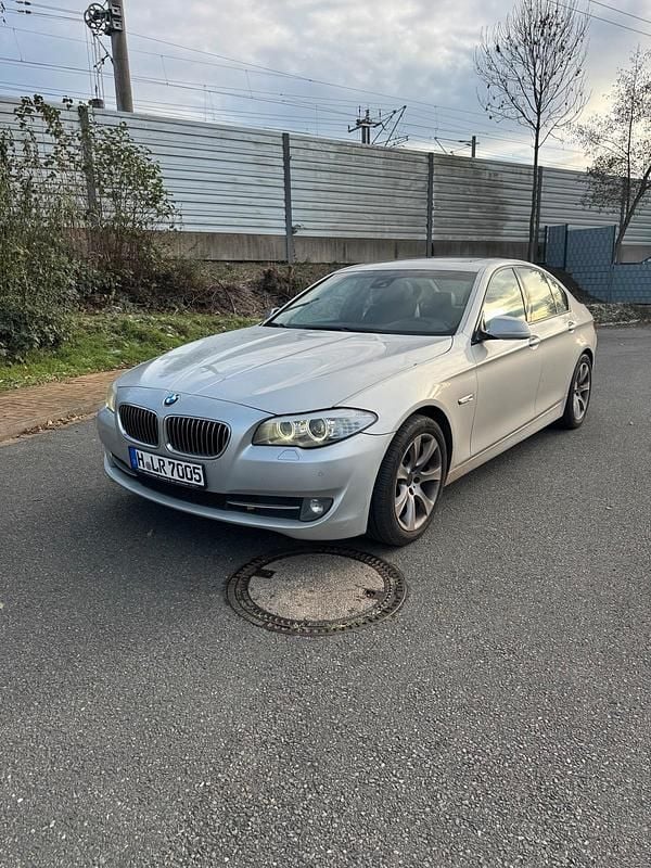 Silber Gebraucht 2010 BMW 530 Limousine | 9.000 € (Guter Preis) - Bild 1/4