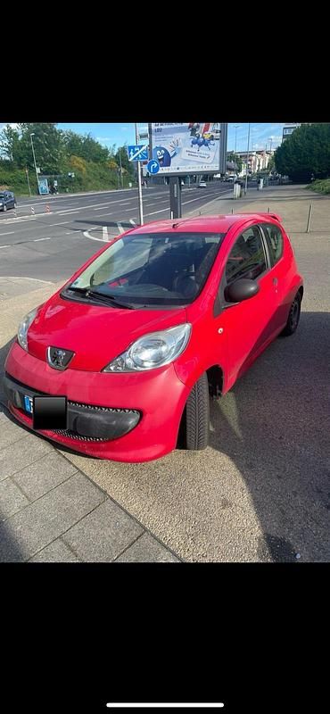 Rot Gebraucht 2006 Peugeot 107 Kleinwagen | 700 € (Guter Preis) - Bild 1/4