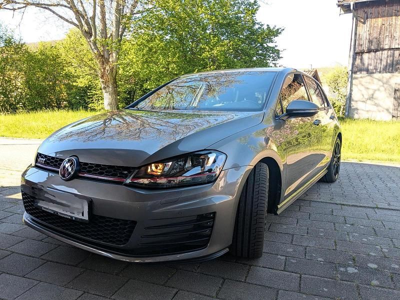 Grau Gebraucht 2016 VW Golf VII GTI Limousine | 18.799 € (Superpreis) - Bild 1/4