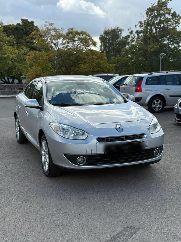 Grau Gebraucht 2011 Renault Fluence Expression Limousine | 5.600 € (Etwas zu teuer) - Bild 1/4