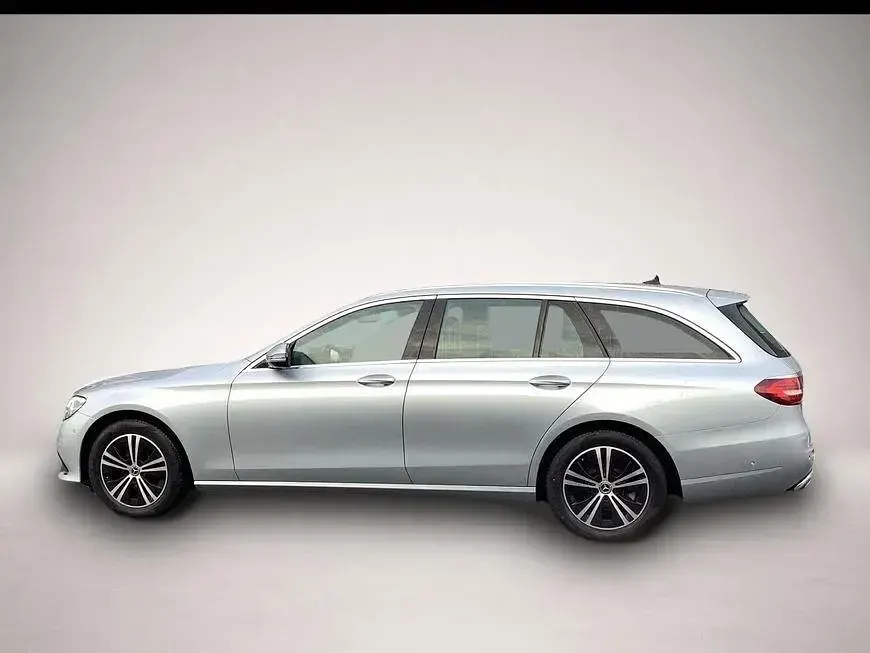 Gebraucht Mercedes E220 Avantgarde 194 PS (142 kW) 2021 Manufacturer