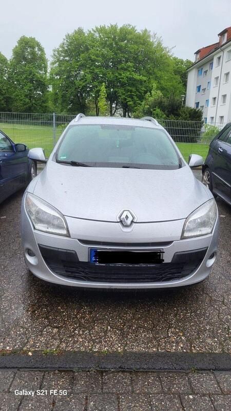 Silber Gebraucht 2012 Renault Mégane GrandTour Dynamique Kombi | 2.500 € (Superpreis) - Bild 1/4