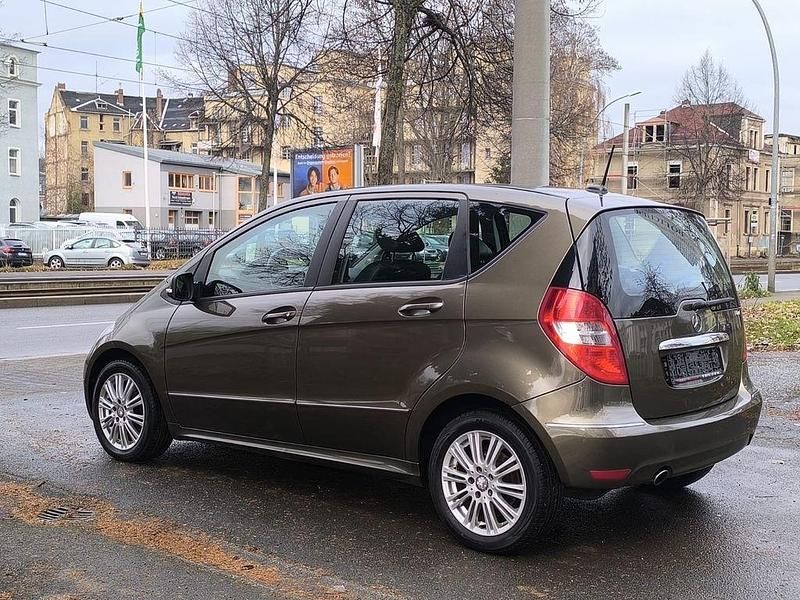Gebraucht Mercedes A160 95 PS (69 kW) 2012 Braun Limousine