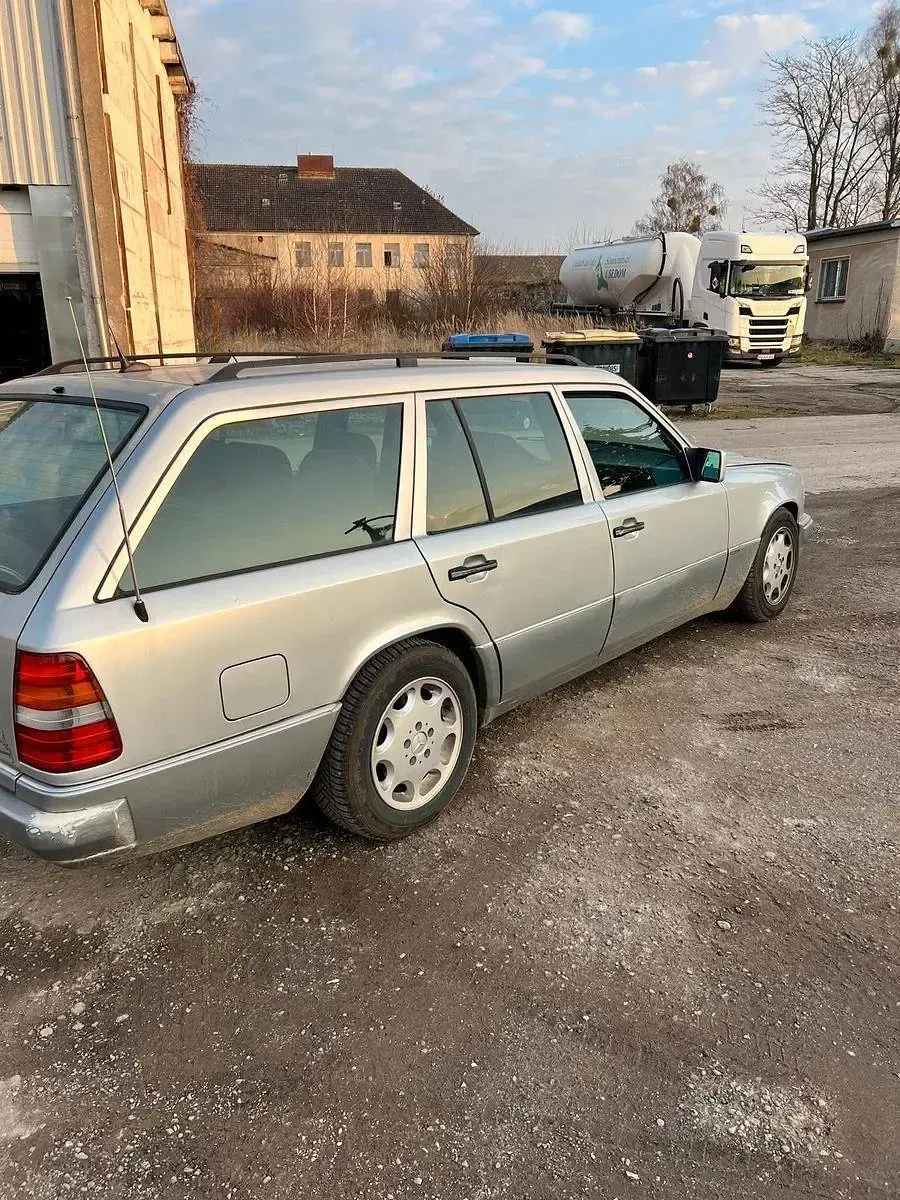 Gebraucht Mercedes E280 193 PS (141 kW) 1994 Silber Kombi