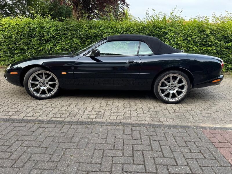 Schwarz Gebraucht 2003 Jaguar XK8 Cabrio | 19.900 € - Bild 1/4